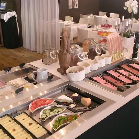 Q! Maria Theresia Готель