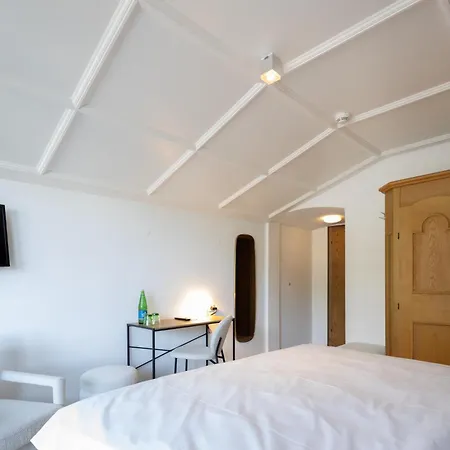 كيو! ماريا تيريزيا 4*