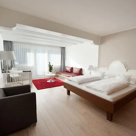 Q! Maria Theresia Готель