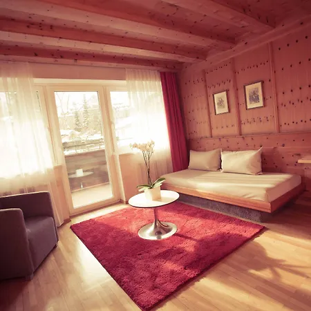 Готель Q! Maria Theresia 4*